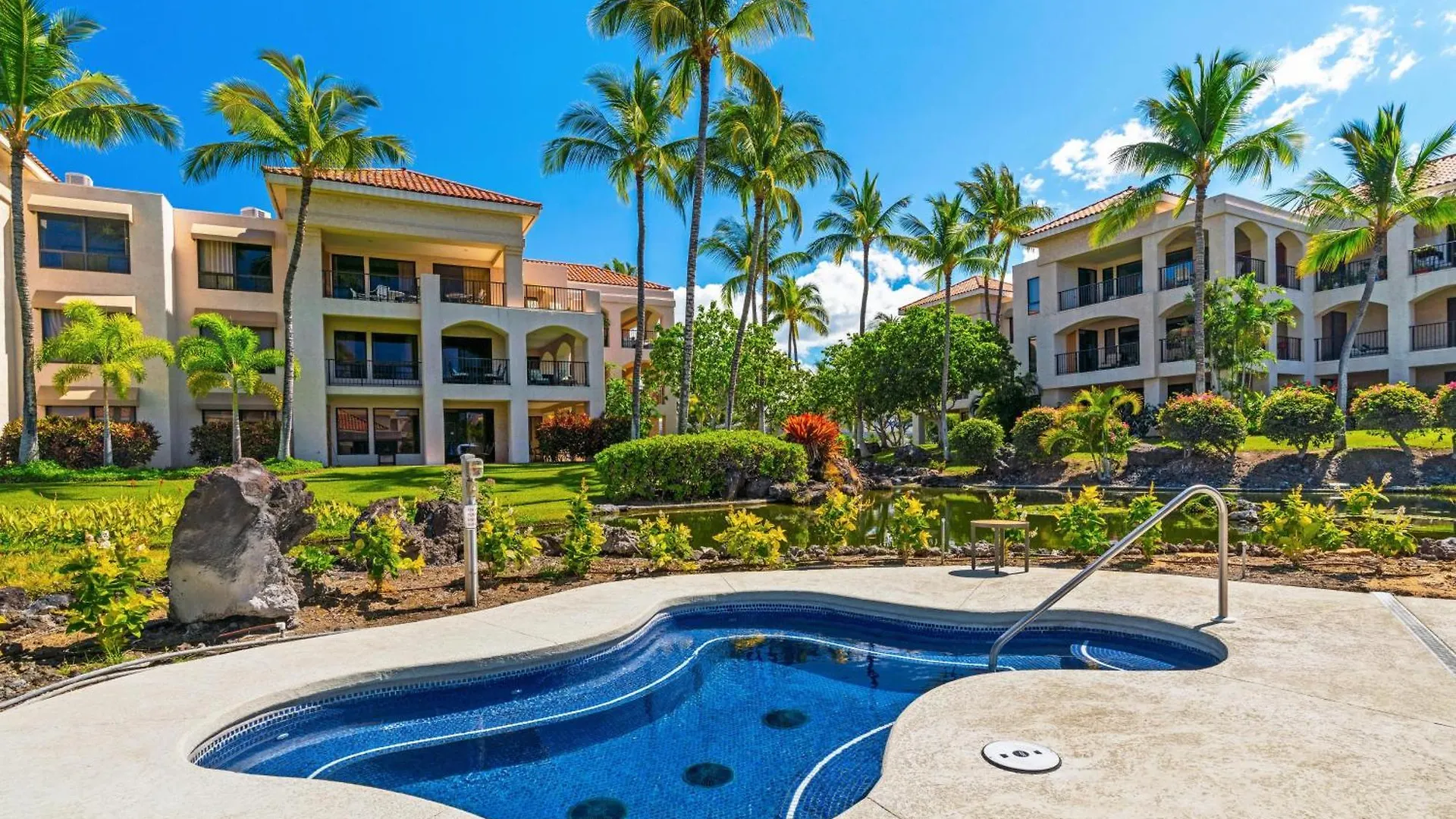 Luxurious Penthouse Oasis ~ Golf & Ocean Views Apartment Waikoloa